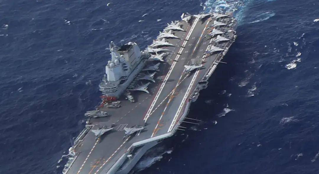 中国首个双航母战斗群横空出世<strong></p>
<p>币蓝</strong>！歼-15B/D居然悄悄装备这么多了？