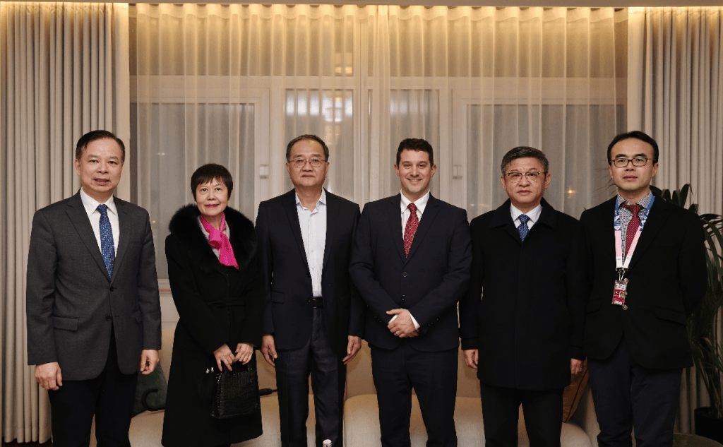 人事时间｜<strong></p>
<p>币安网eth</strong>他们曾担任中国驻法国大使