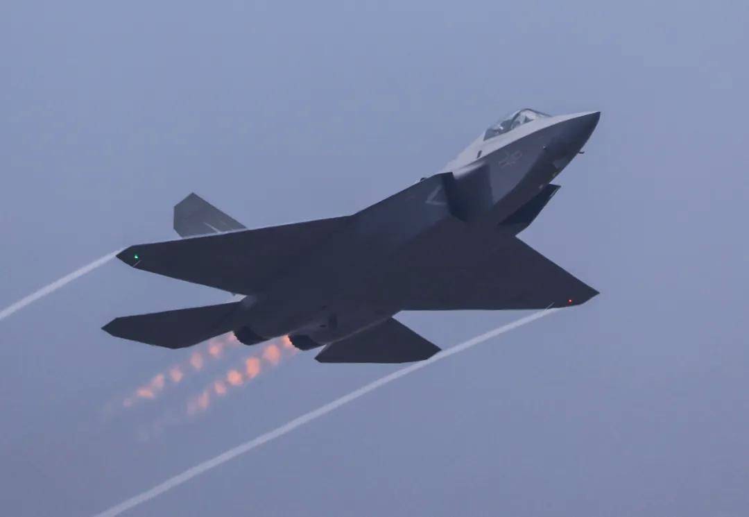 歼-35A亮相<strong></p>
<p>币安中国</strong>，美媒评估战力