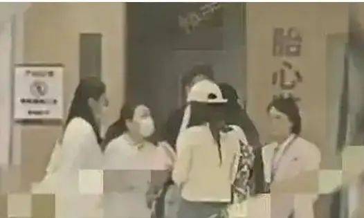 叶珂被曝顺利产女<strong></p>
<p>币安交易手续费</strong>，黄晓明全程陪护激动落泪