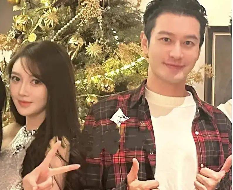 叶珂被曝顺利产女<strong></p>
<p>币安交易手续费</strong>，黄晓明全程陪护激动落泪