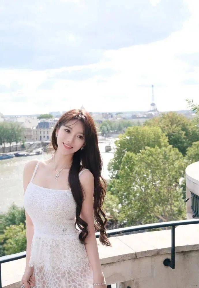 叶珂被曝顺利产女<strong></p>
<p>币安交易手续费</strong>，黄晓明全程陪护激动落泪
