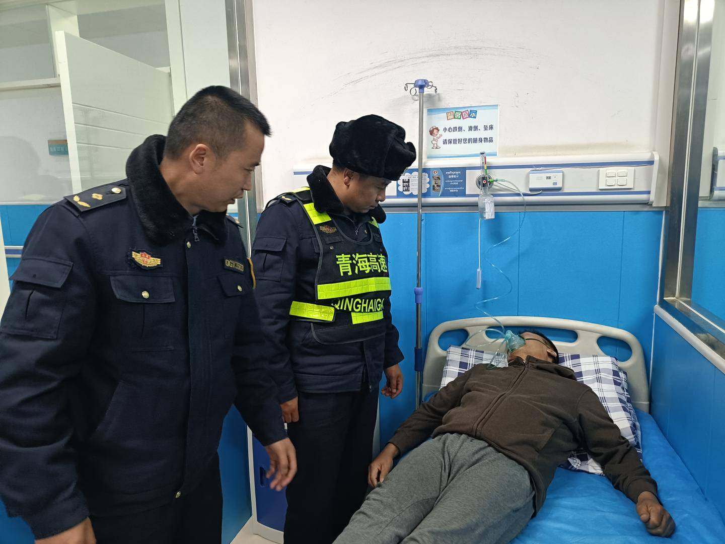 “救救我！”货车司机第一次上青藏高原重度高反<strong></p>
<p>vs</strong>，高速路收费员发现异常紧急送医