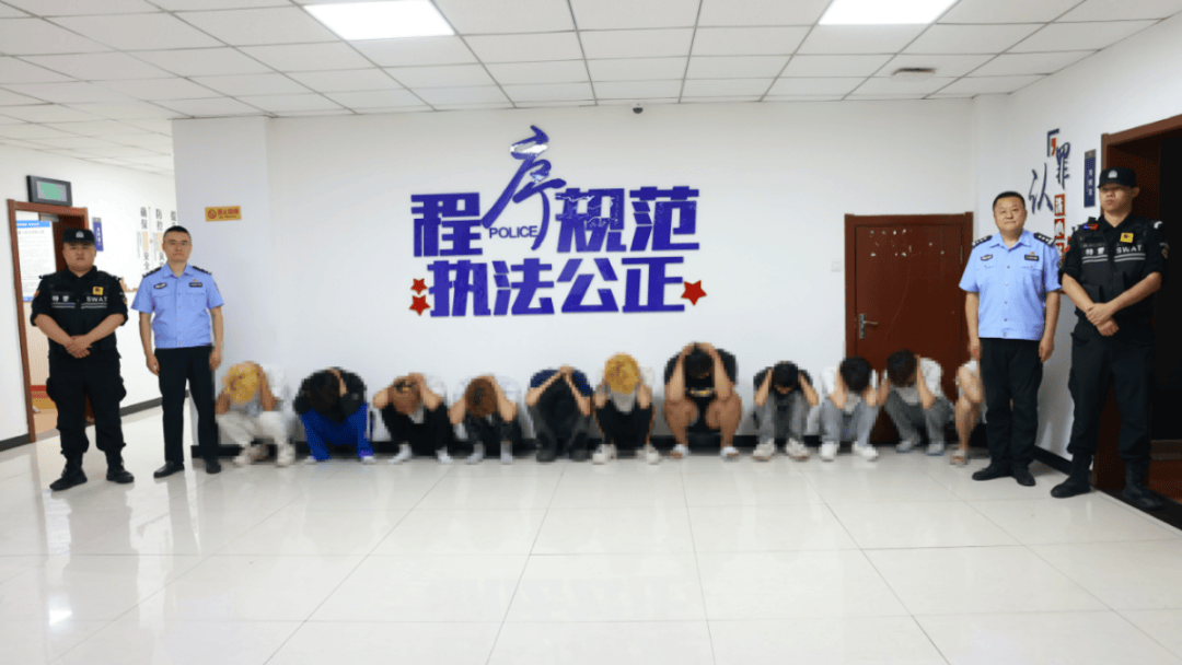 加油站内砸车打人<strong></p>
<p>芝麻</strong>，23名嫌疑人被临沂警方抓获