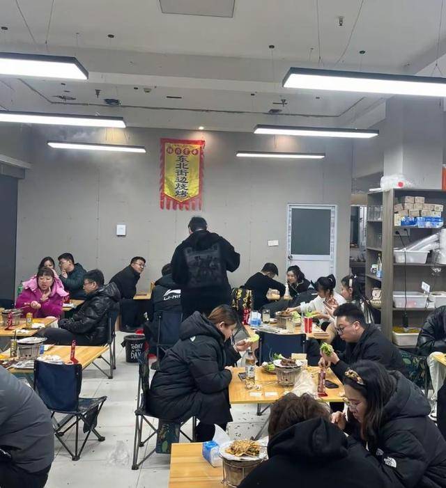 常州一烧烤店花10万赞助苏超<strong></p>
<p>芝麻</strong>，因系唯一个体赞助商爆火，附近商户：之前生意一直好