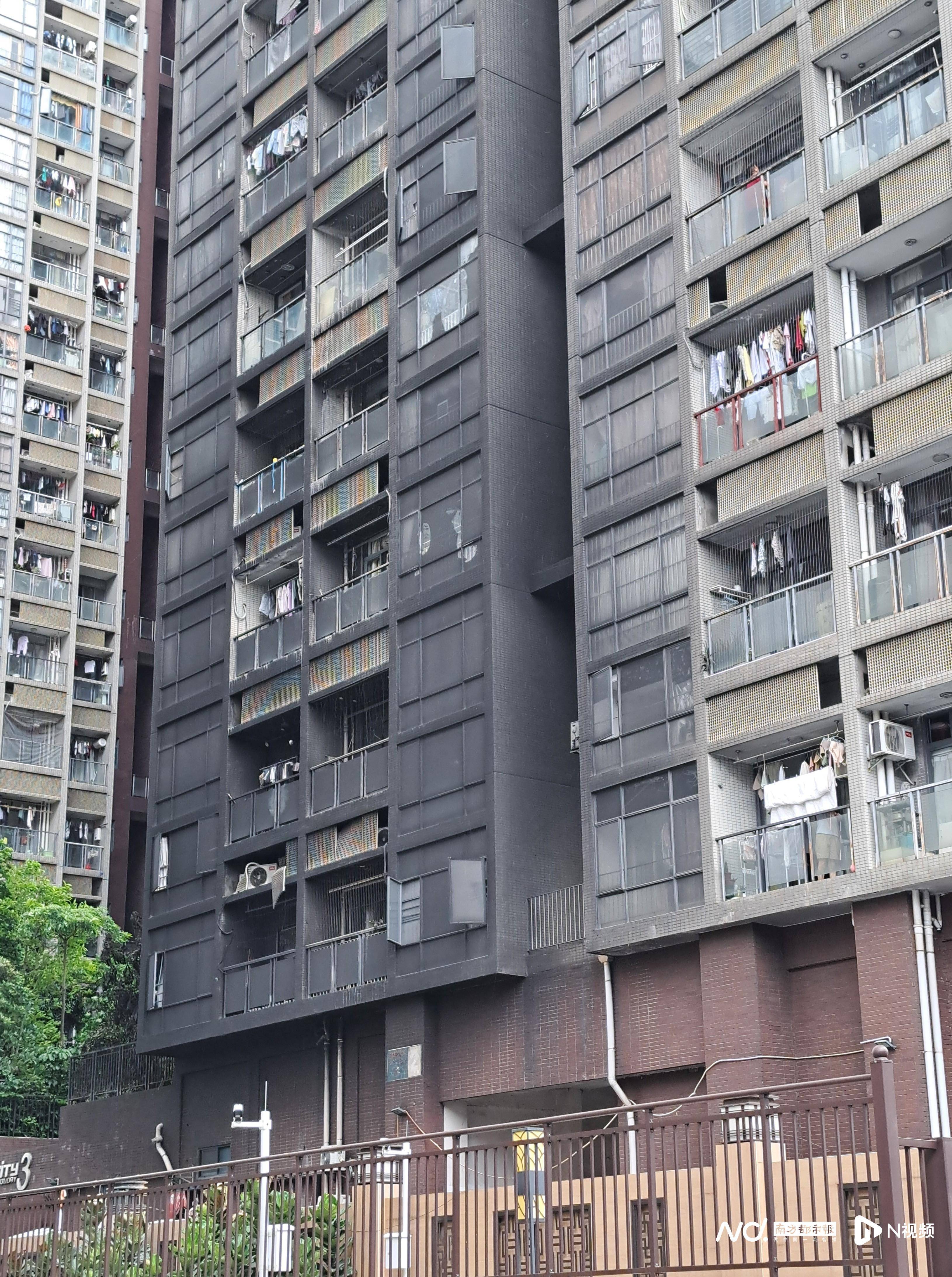 东莞一小区逾百辆电动自行车烧毁<strong></p>
<p>奶瓶</strong>！住户睡梦中被叫醒撤离逃生