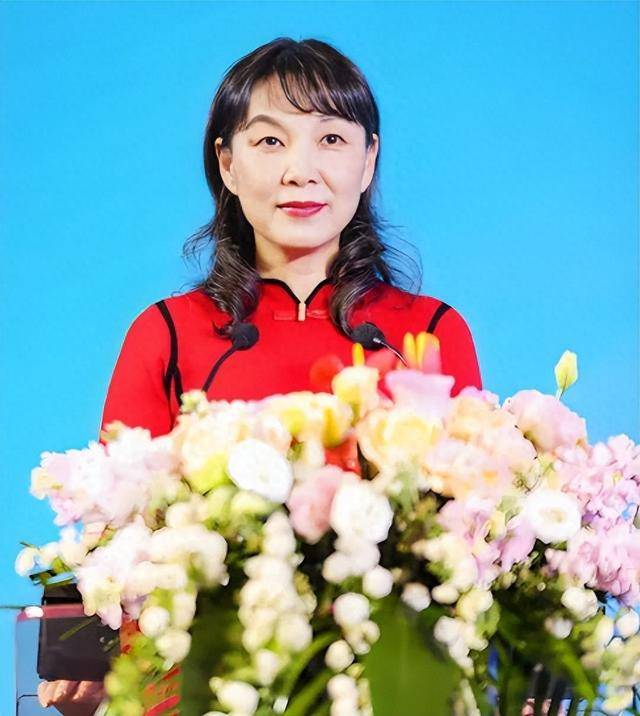 是时候再来认识一下娃哈哈老臣杜建英了<strong></p>
<p>数字交易平台okex</strong>！