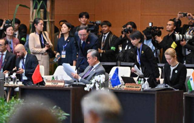 面对菲海警的驱逐<strong></p>
<p>OKex虚拟交易</strong>，中国侦察船不语，舰载机起飞，直接4个字定性
