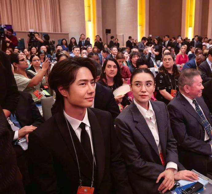 宋佳“体制内”穿搭上热搜<strong></p>
<p>OKex虚拟交易</strong>，朱珠穿西装也不失韵味，这股风终究被她们穿火了！