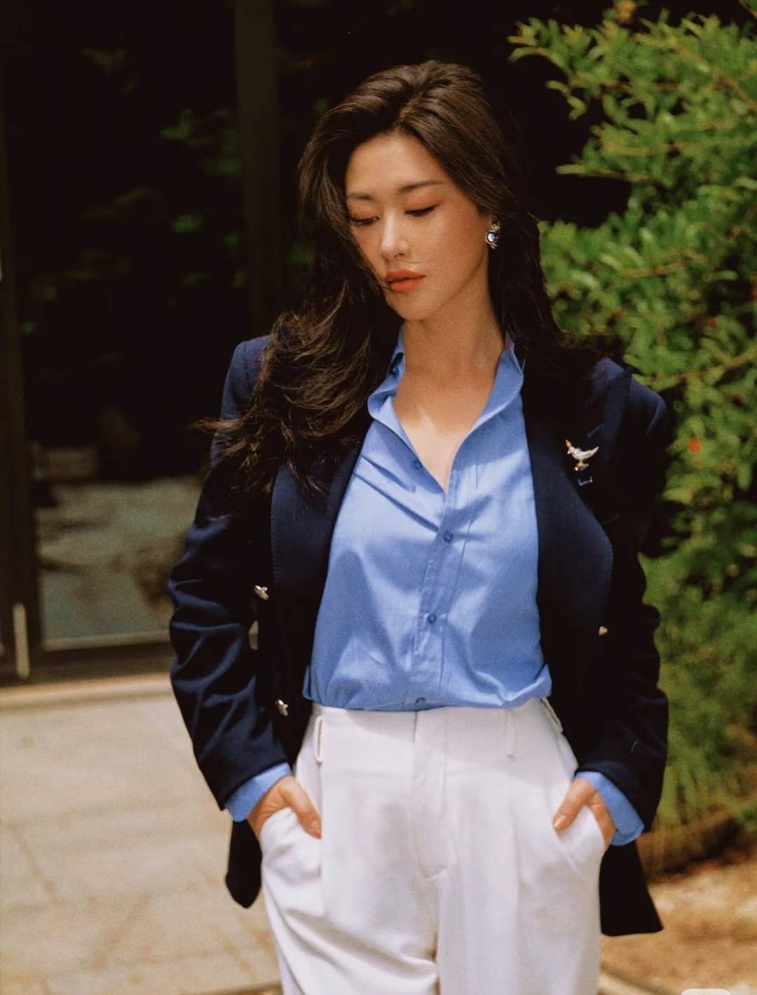 宋佳“体制内”穿搭上热搜<strong></p>
<p>OKex虚拟交易</strong>，朱珠穿西装也不失韵味，这股风终究被她们穿火了！