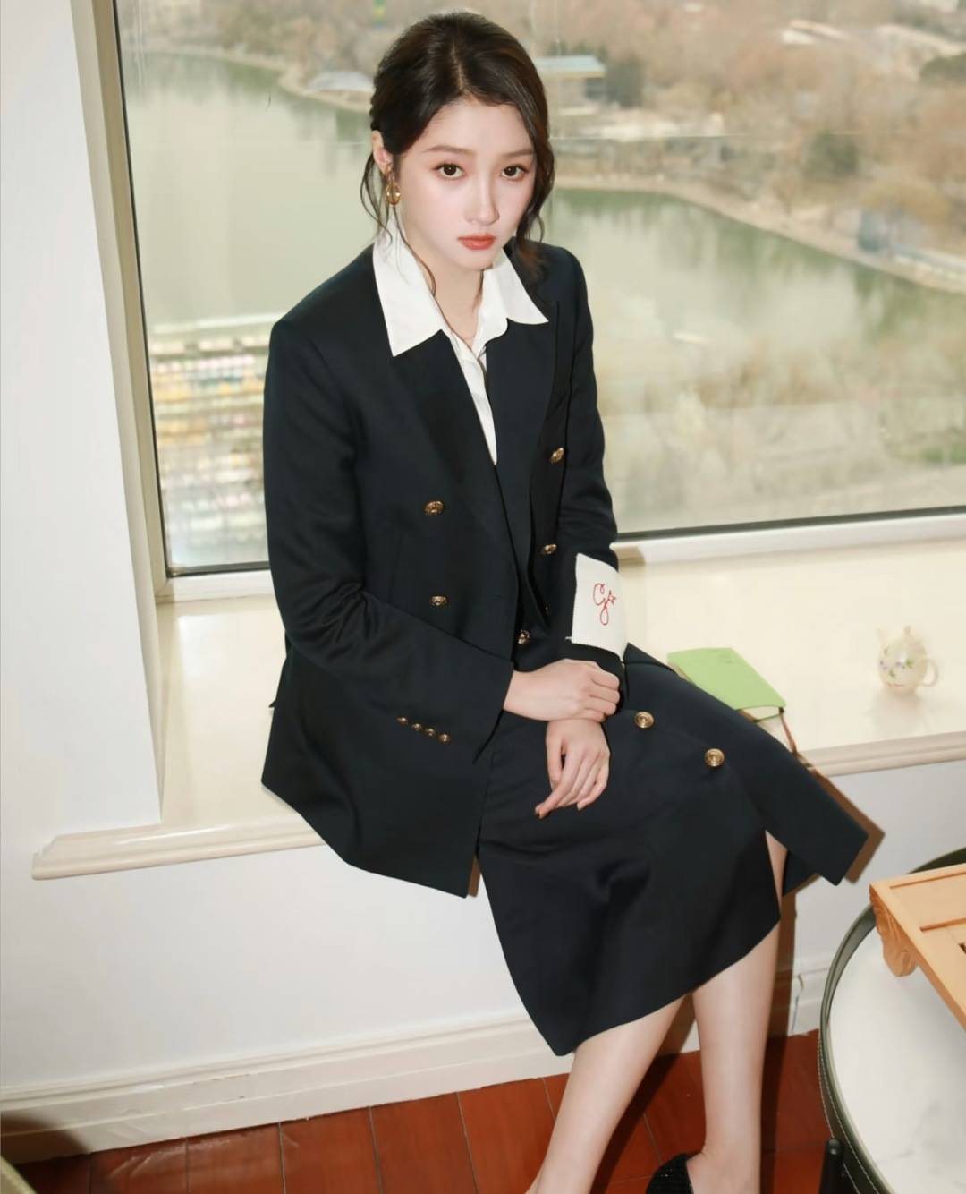 宋佳“体制内”穿搭上热搜<strong></p>
<p>OKex虚拟交易</strong>，朱珠穿西装也不失韵味，这股风终究被她们穿火了！