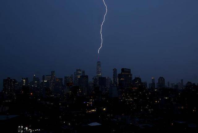 美国纽约地区遭暴雨袭击<strong></p>
<p>法币交易</strong>，造成至少两人死亡