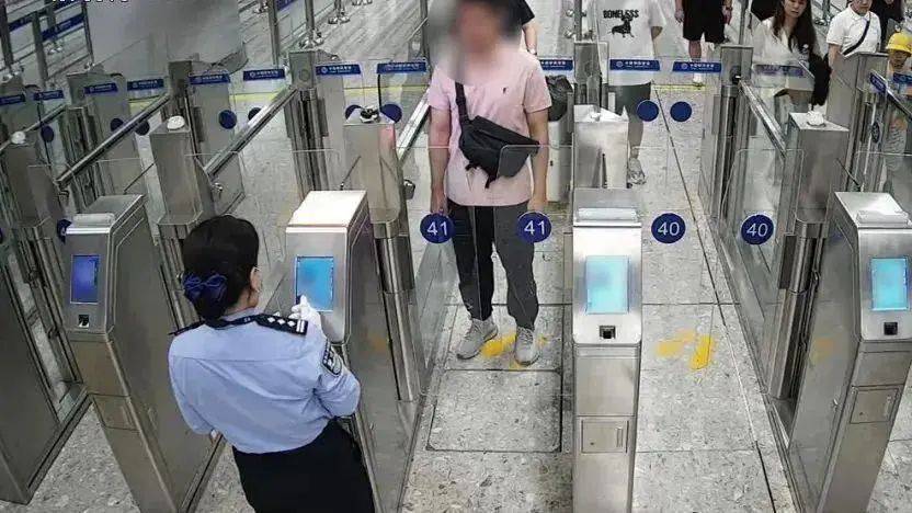 双胞胎长一模一样<strong></p>
<p>下载苹果</strong>，弟弟偷用哥哥证件出境，会被识别出来吗？