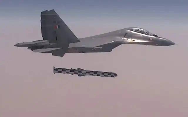 印度版轰-20！对标B-21和图160<strong></p>
<p>下载苹果</strong>，航程12000公里+可变后掠翼！