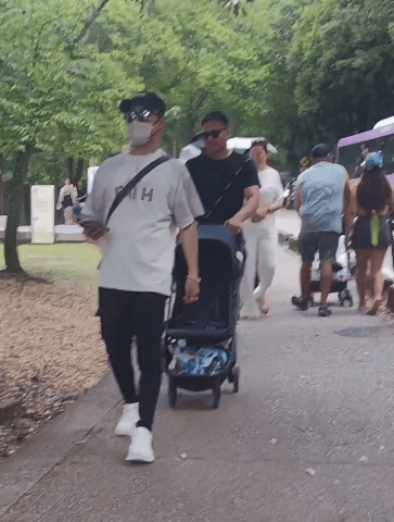 汪峰与森林北两家人同游日本<strong></p>
<p>okex c2c</strong>，包括与章子怡所生的一对儿女，氛围相处融洽