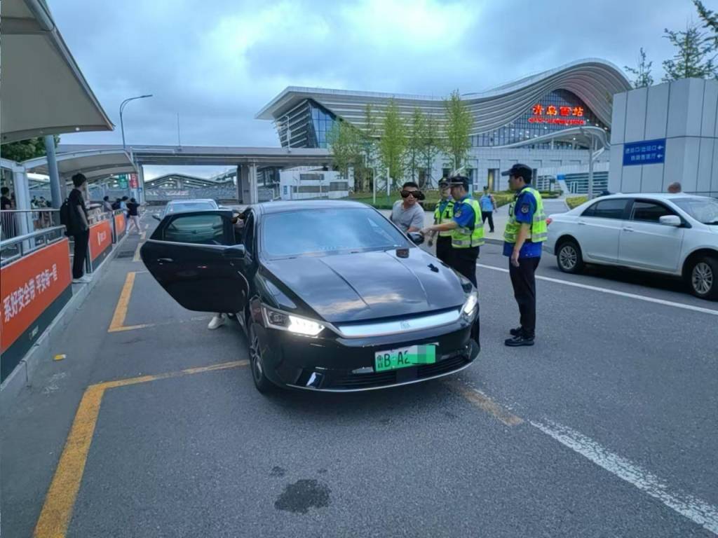 车不动计价器还在“跑”<strong></p>
<p>okex下载app</strong>，青岛一辆出租车安装“跑得快”被查处