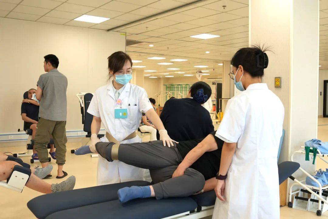 杭州32岁小伙每天打篮球到深夜<strong></p>
<p>欧易okex下载</strong>，一查“韧带撕裂”！近期多人中招