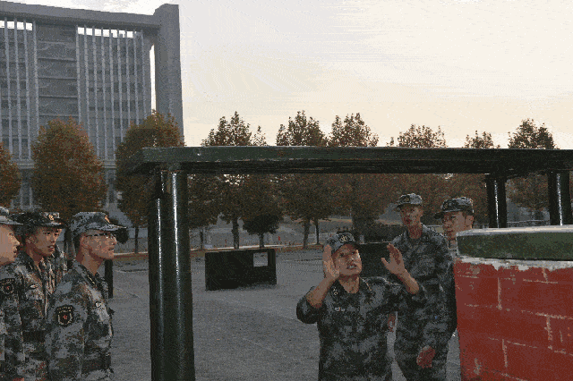 中国特种兵新装备摸秃美军<strong></p>
<p>okex点对点</strong>，网友：你跟我说这是解放军？