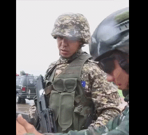 中国特种兵新装备摸秃美军<strong></p>
<p>okex点对点</strong>，网友：你跟我说这是解放军？
