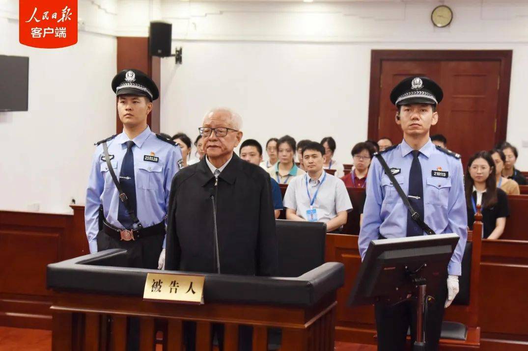 受贿8191万余元<strong></p>
<p>okex点对点</strong>，70岁副部级“老虎”杜梓一审被判15年