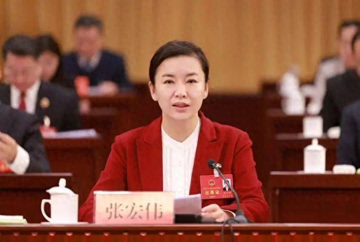 因工作变动调离山东<strong></p>
<p>期货合约</strong>，张宏伟、袭艳春辞去省委委员职务