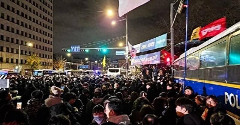 中国驻韩大使馆遭到袭击<strong></p>
<p>期货合约</strong>，韩国警方对此视而不见，李在明为何选择保持“沉默”？