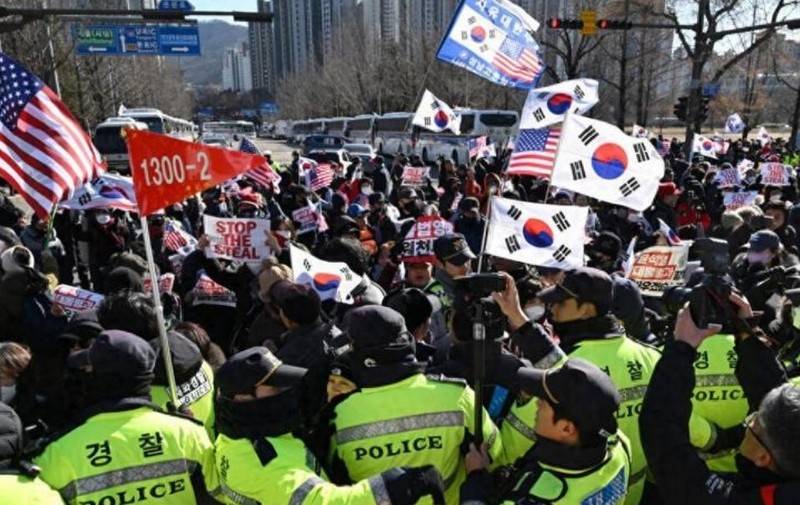 中国驻韩大使馆遭到袭击<strong></p>
<p>期货合约</strong>，韩国警方对此视而不见，李在明为何选择保持“沉默”？
