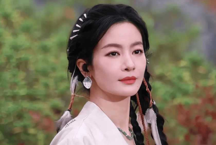 女演员穿长裙叉开腿坐<strong></p>
<p>期货合约</strong>，被提醒坐姿不雅，当场霸气回怼，引发热议