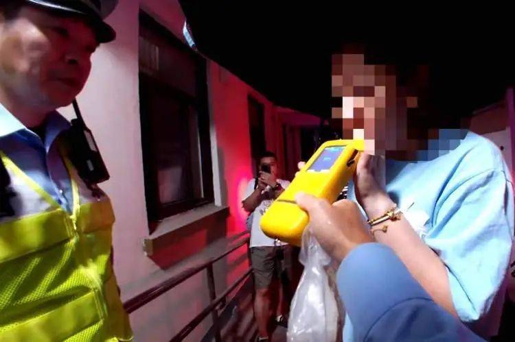 上海一女子开车肇事后<strong></p>
<p>okex交易所官网</strong>，第一件事竟是逃回家喝酒……已被刑拘！