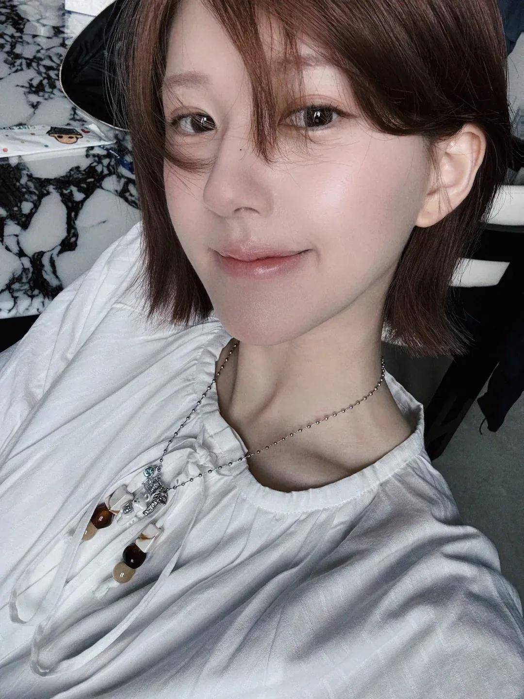 怒撕经纪公司后赵露思开启直播<strong></p>
<p>欧意okex下载</strong>，同款花卷、包包都卖爆