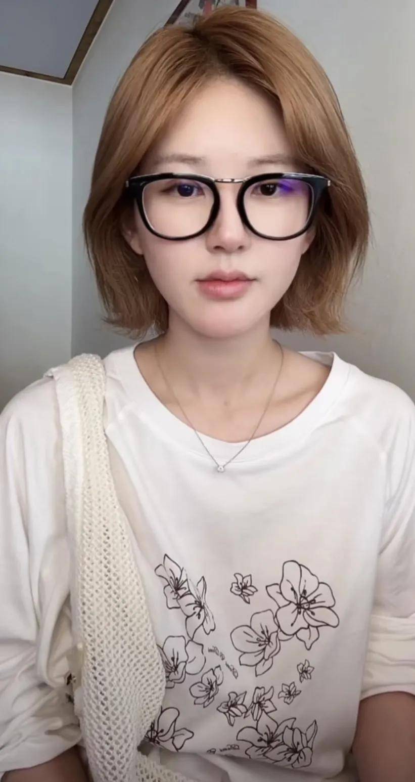 怒撕经纪公司后赵露思开启直播<strong></p>
<p>欧意okex下载</strong>，同款花卷、包包都卖爆