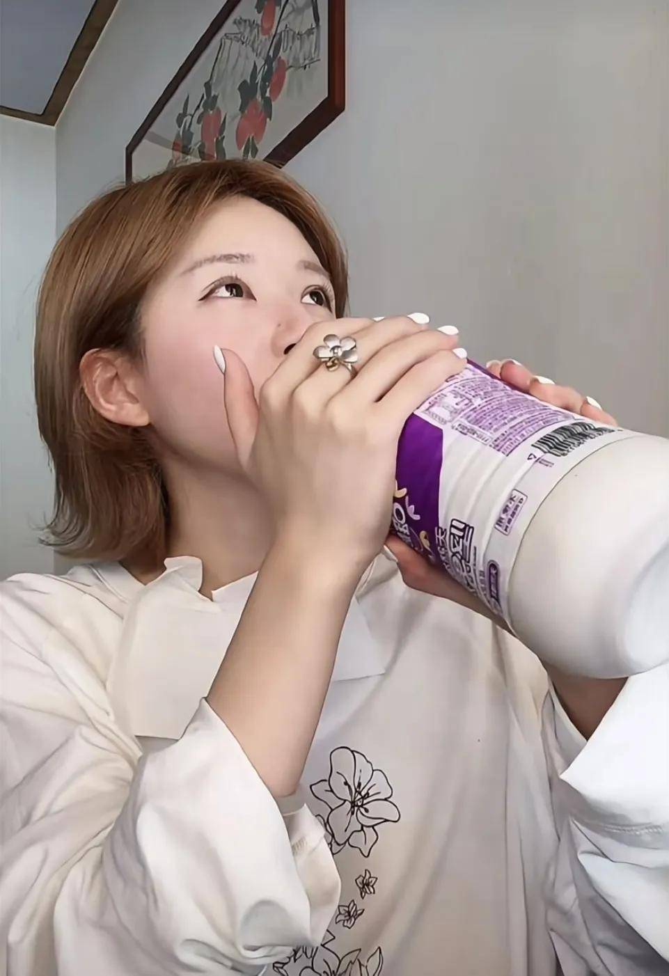 怒撕经纪公司后赵露思开启直播<strong></p>
<p>欧意okex下载</strong>，同款花卷、包包都卖爆