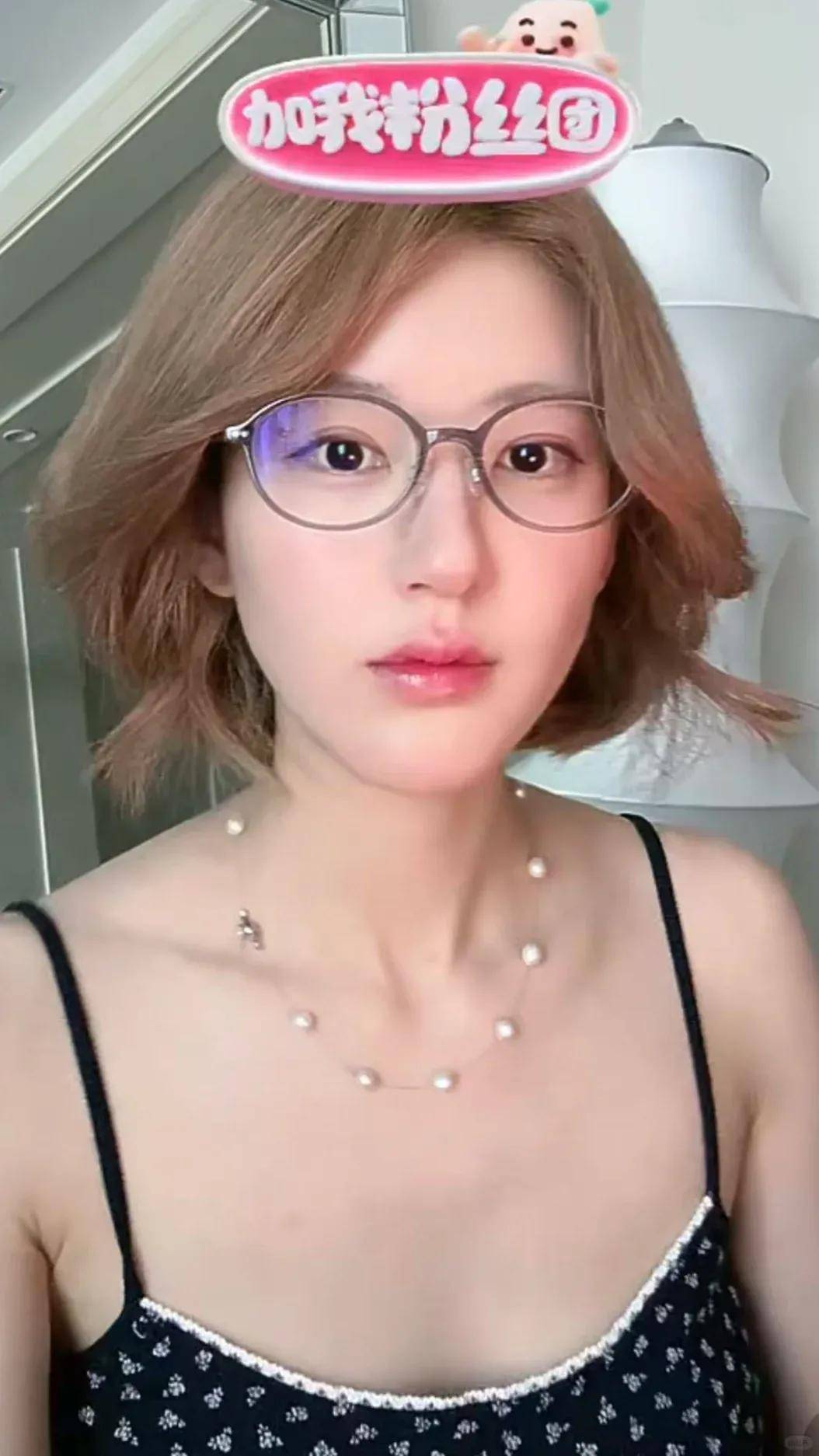 怒撕经纪公司后赵露思开启直播<strong></p>
<p>欧意okex下载</strong>，同款花卷、包包都卖爆