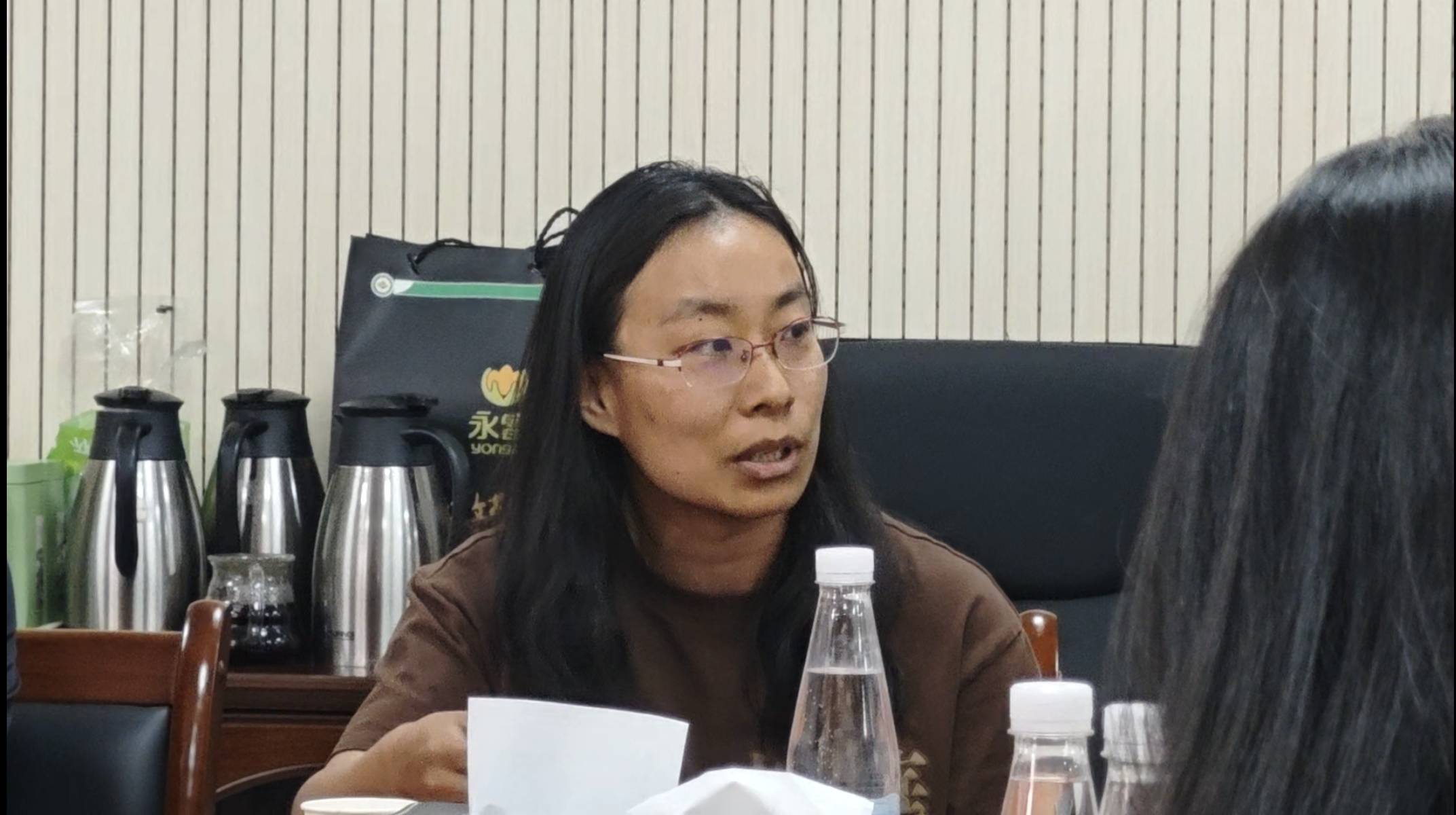 港大女博士放弃985回甘肃<strong></p>
<p>欧意okex下载</strong>，研究县城“失败者”