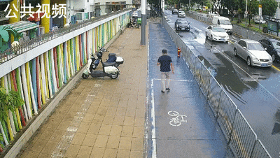 开车溅人一身水<strong></p>
<p>okex下载链接</strong>，深圳两名司机被罚