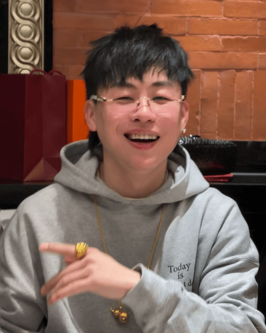 内娱“含金量”飙升<strong></p>
<p>okex下载链接</strong>，倪妮、宋茜、许凯都在用黄金护身？