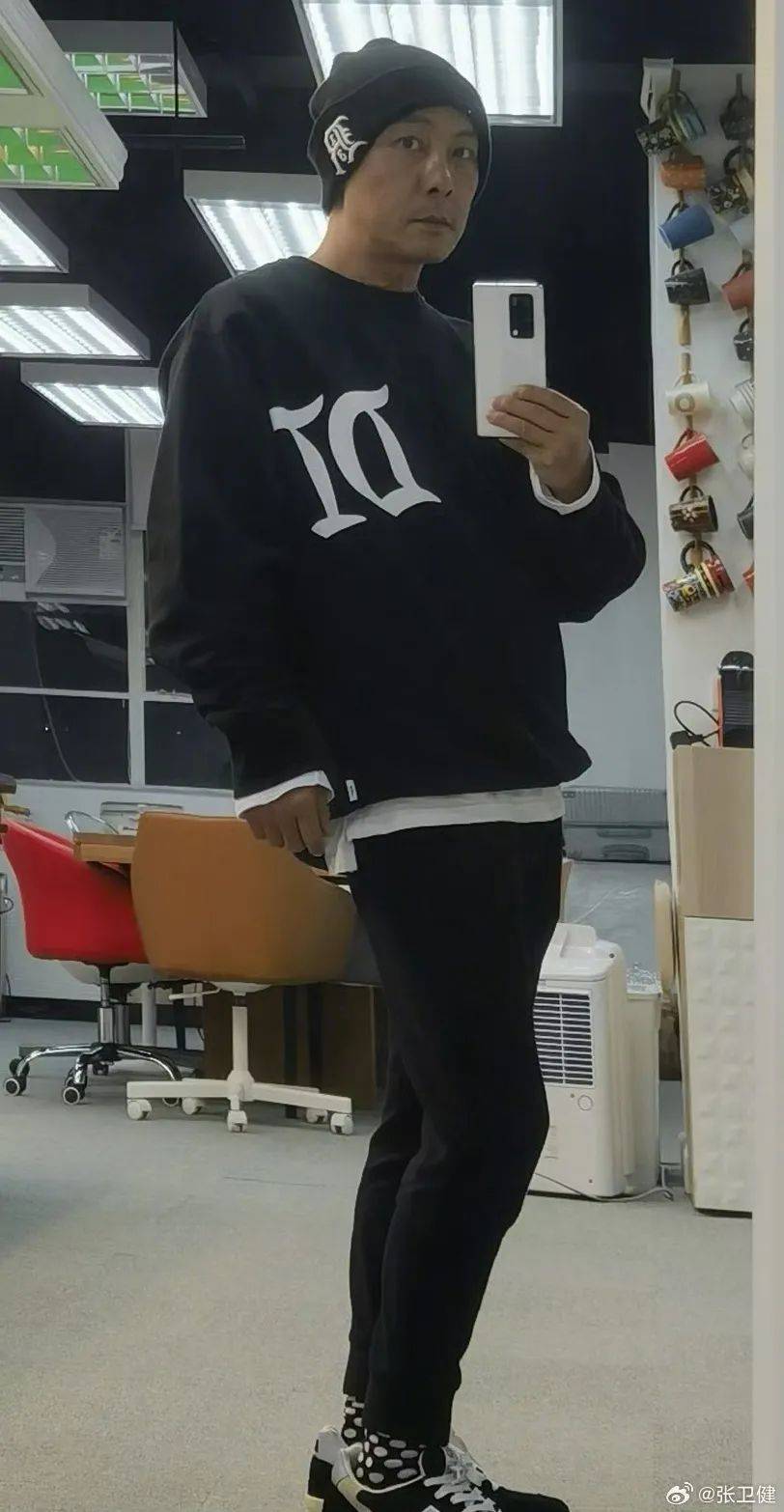 60岁张卫健在演唱会上掏出老年卡<strong></p>
<p>okex提币</strong>，求大家别欺负老人家