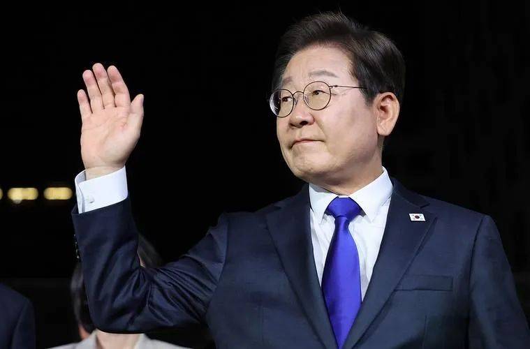 李在明确定不出席中国阅兵了？中方接到一通电话<strong></p>
<p>okex提现</strong>，我外长打开天窗说亮话，对外释放信息量大