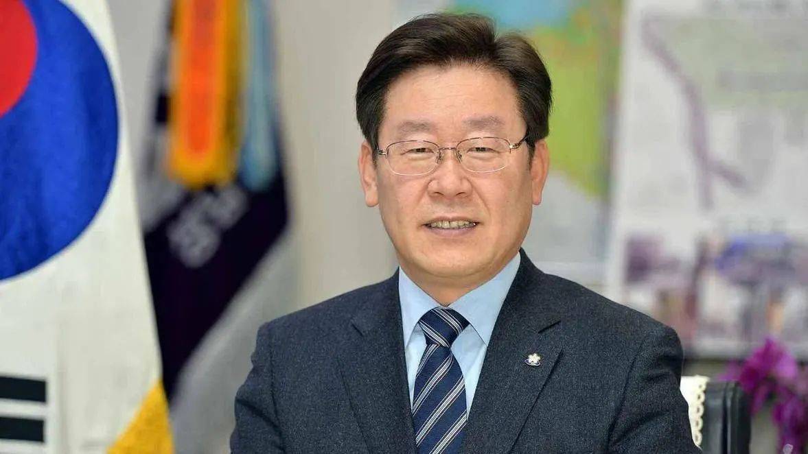李在明确定不出席中国阅兵了？中方接到一通电话<strong></p>
<p>okex提现</strong>，我外长打开天窗说亮话，对外释放信息量大