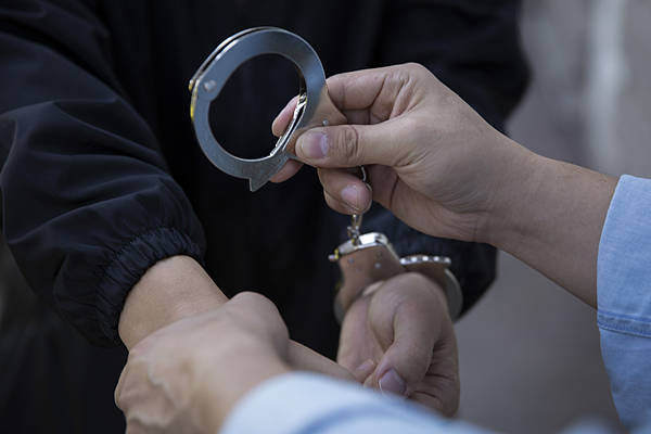 家长质疑校服质量被拘7天<strong></p>
<p>okex下载二维码</strong>，网络维权的边界在哪