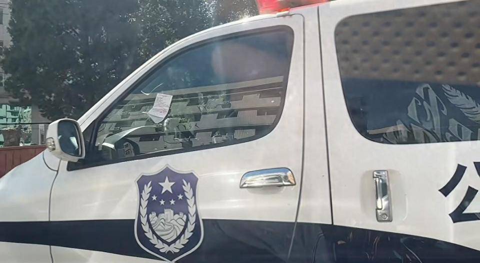 两辆警车违停被交警贴罚单<strong></p>
<p>okex下载二维码</strong>，沈阳交警：贴单需缴罚款100元不扣分