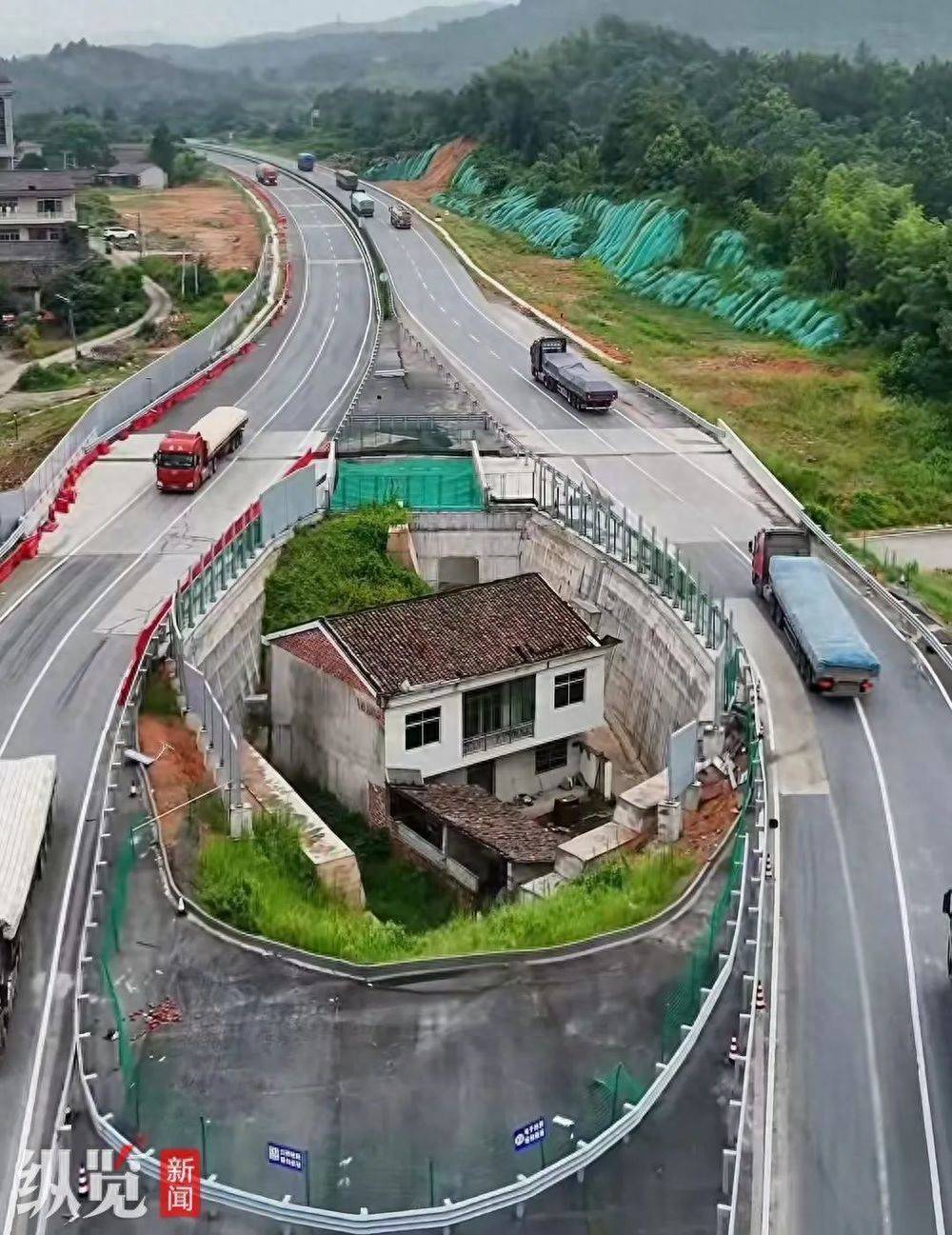 江西抚州“最强钉子户”搬离<strong></p>
<p>okex充值</strong>，此前遭绕城公路包围被称“金溪之眼”，村支书：因无法忍受噪音