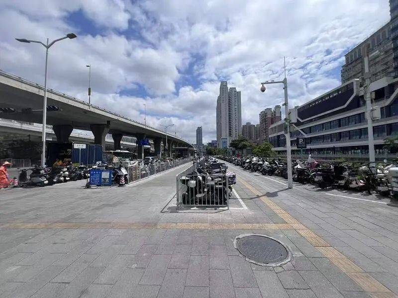 深圳一地铁口停车框内禁停车<strong></p>
<p>okex充值</strong>？布吉街道释疑：系重新规划