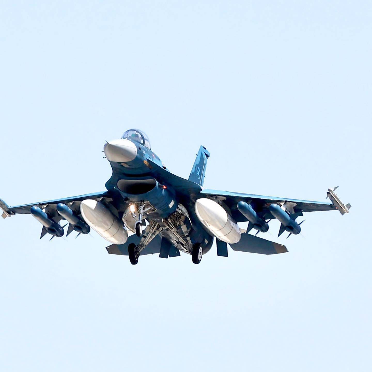 钓鱼岛上空演练偷袭中国航母<strong></p>
<p>苹果</strong>，日本自卫队传来噩耗：F-2战机坠海