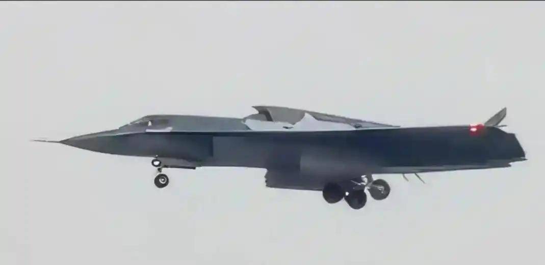 战斗机体型再突破<strong></p>
<p>苹果</strong>，歼 - 41 庞大身姿极具未来感，堪称 “空中堡垒”