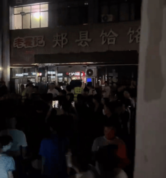 郑州“续面事件”面馆关门<strong></p>
<p>okex交易所官网下载</strong>，老板引争议后致歉！快评：切忌“过早站队”，更不该“按键伤人”