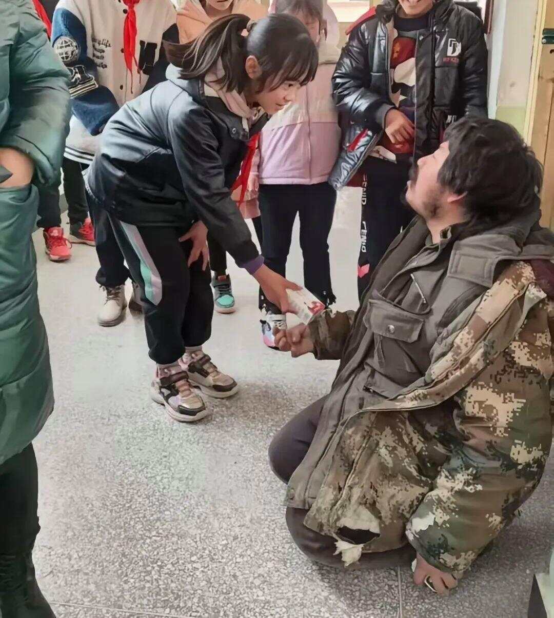 遗憾！受拾荒者资助感动全网女孩意外去世<strong></p>
<p>okex期货</strong>，此前两人相见泪流满面感动全网