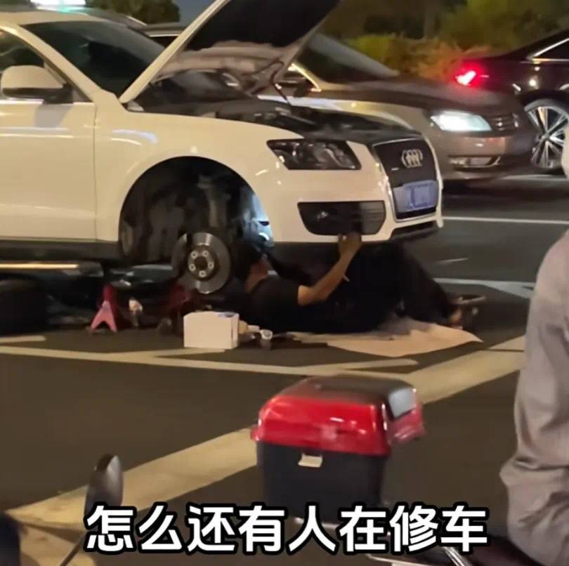上海警方：王某（男<strong></p>
<p>okex期货</strong>，40岁）、邹某某（男，43岁）被处罚！事发闹市区，这一幕太离谱…