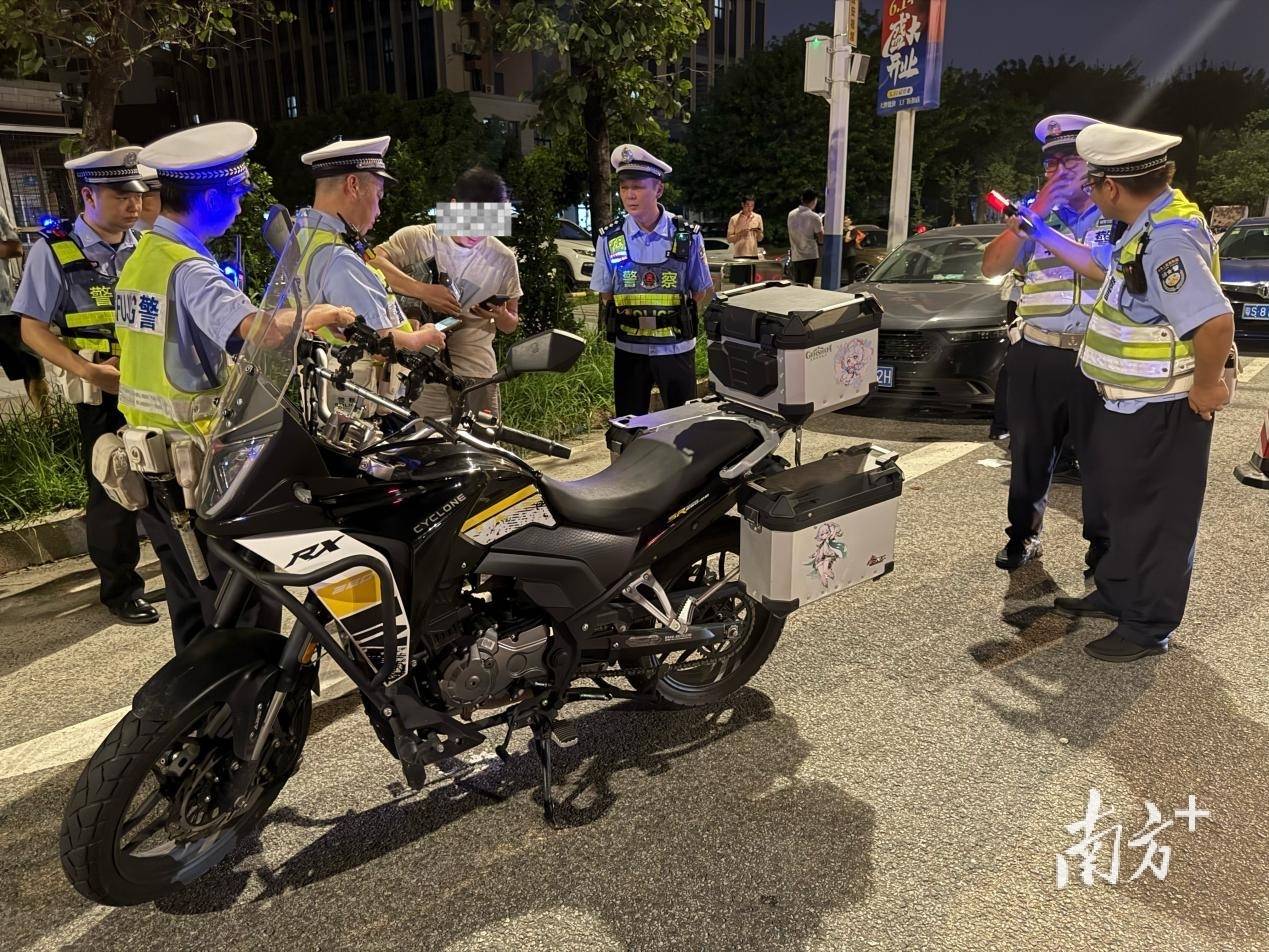 逢车必查<strong></p>
<p>okex下载方式</strong>！东莞交警严查交通违法行为