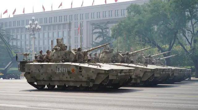 不装了<strong></p>
<p>欧易okex交易费多少</strong>！一口气看完九三大阅兵武器装备！谁说我们一个也不认识？